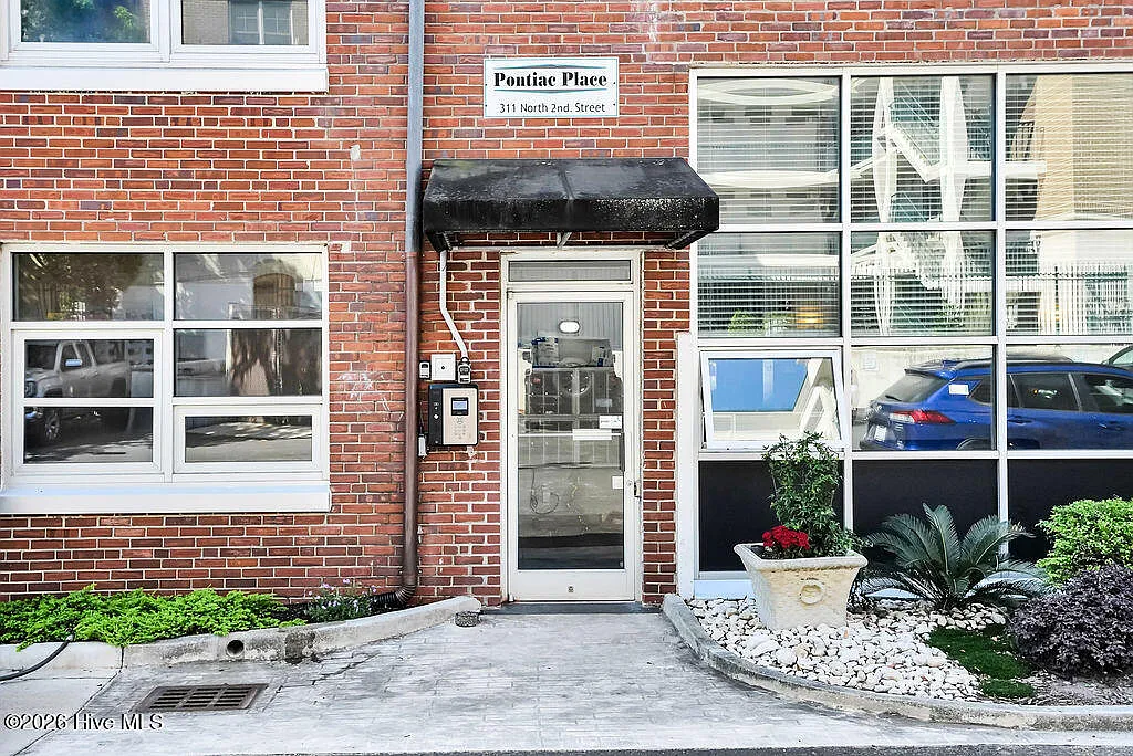 1 bed, 1.0 bath, 575 sqft, $1,600 — Photo 3