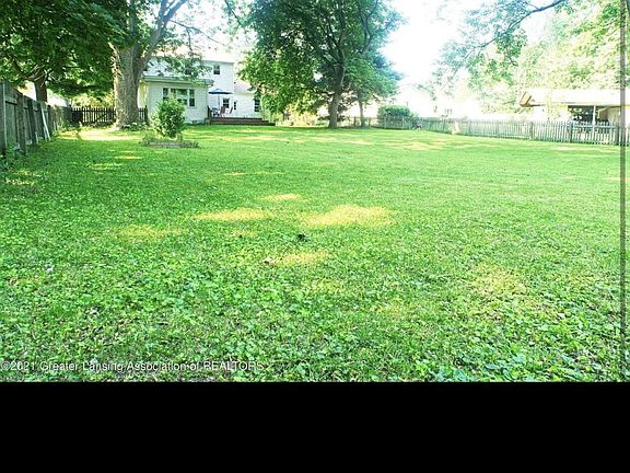 2nd image of 2798 Roseland Ave
