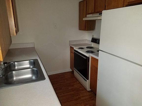 3rd image of 404 Iron Belt Ct