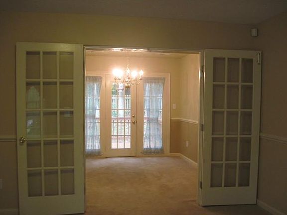 5th image of 102 Patrick Henry Dr