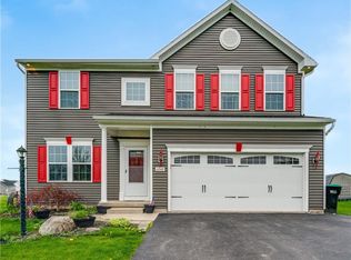 6040 Amber Dr, Farmington, NY 14425