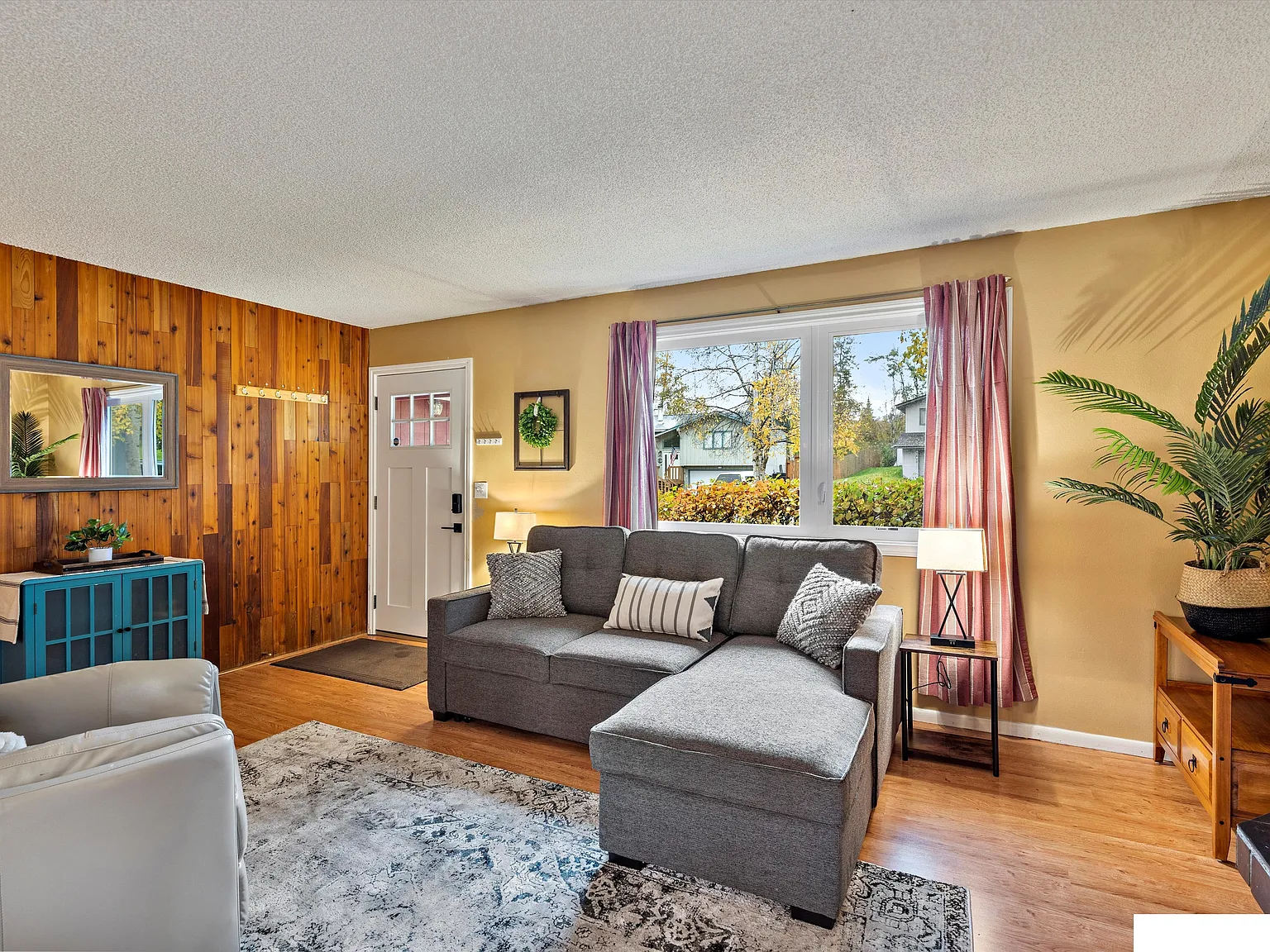 3 bed, 1200 sqft, $4,000 — Photo 3