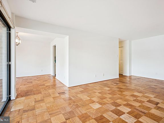 4th image of 11409 Commonwealth Dr APT 102