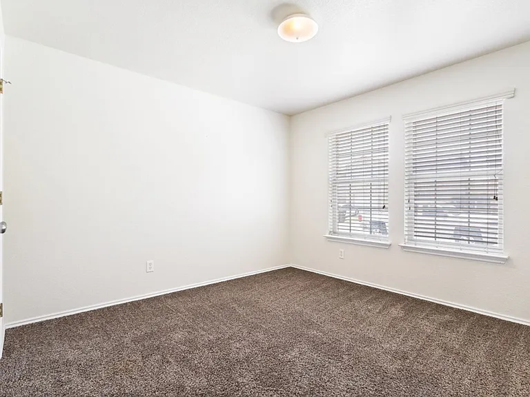 9719 Crescent Moon — Photo 18