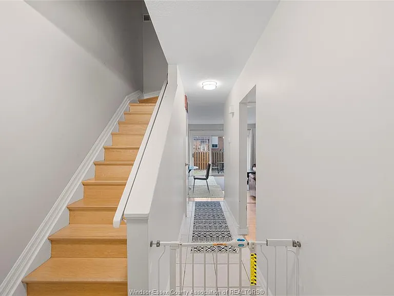 6384 Thornberry Cres — Photo 11
