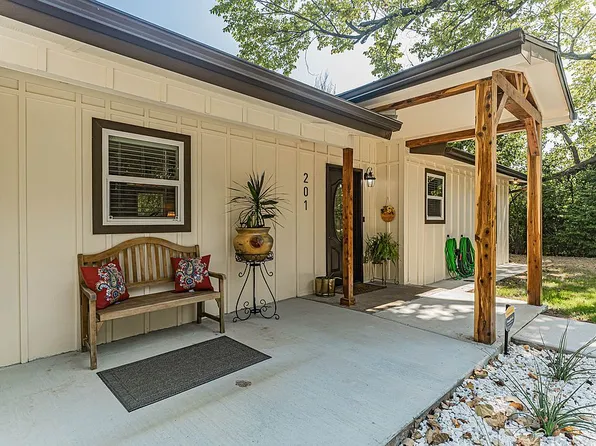 201 S Coulston St, Granbury, TX 76048
