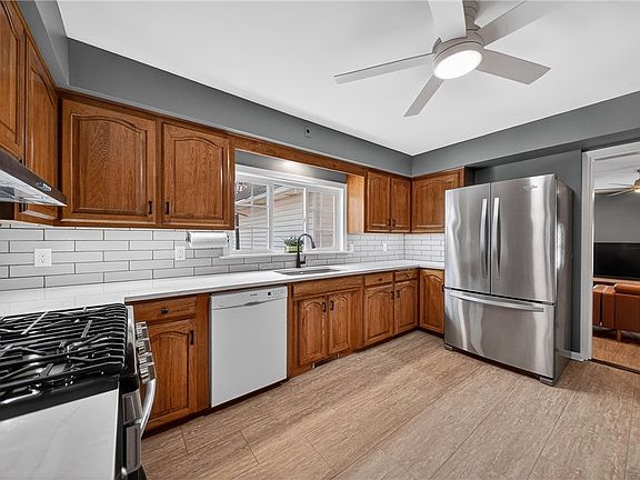 3rd image of 2816 Woodbridge Rd