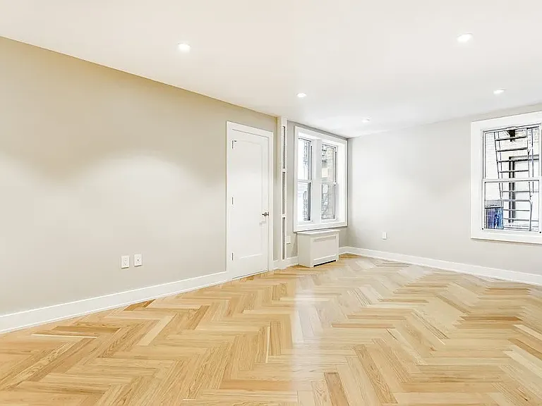 225 W 23rd St #2203M — Photo 4
