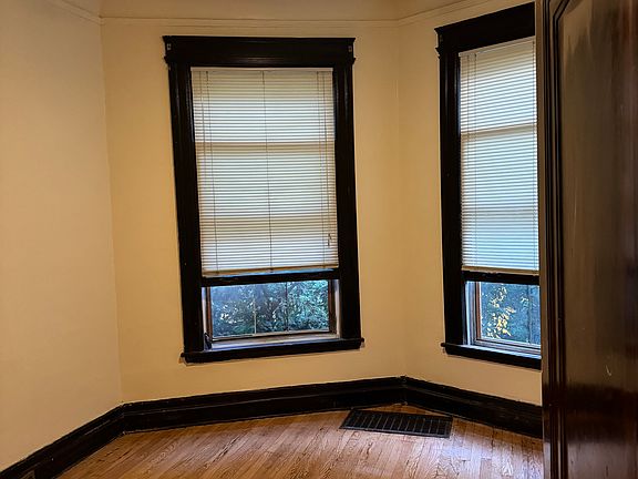 4th image of 323 W Grand Blvd #1