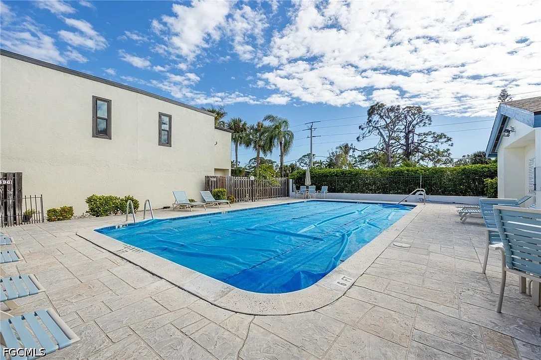 3 bed, 2.5 bath, 1557 sqft, $2,000 — Photo 2