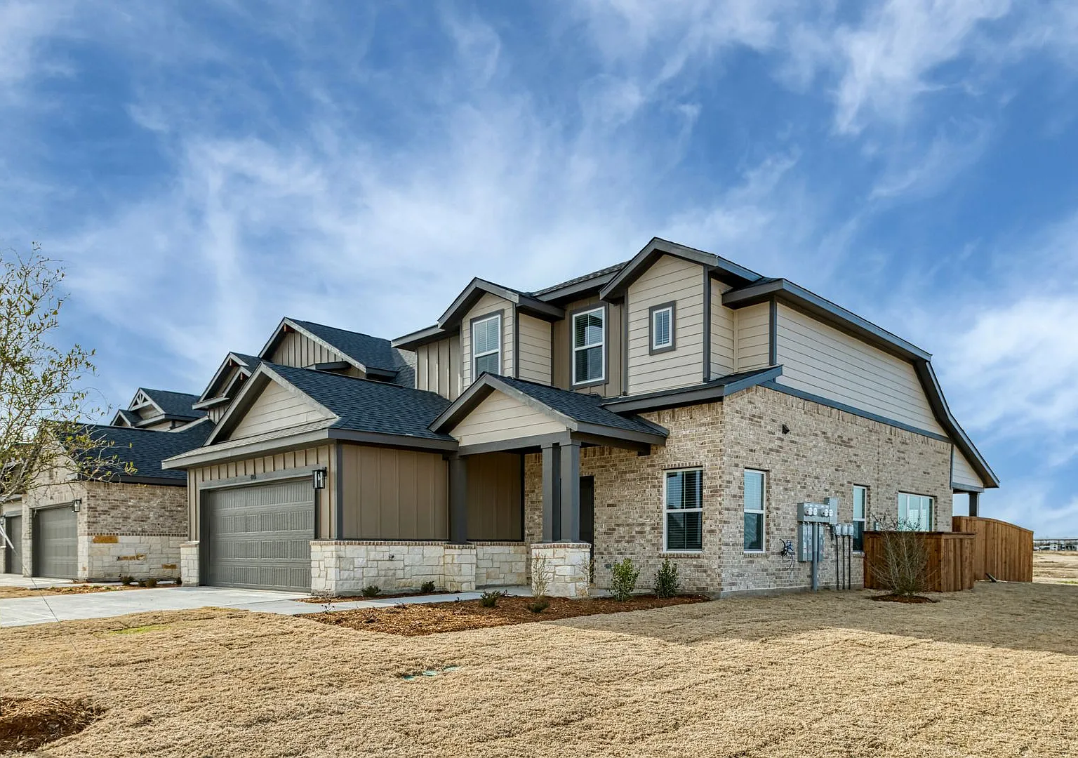Available Now! 3 Bedroom Triplex Located On 1-Acre Lot In Midlothian, Tx! — Photo 2