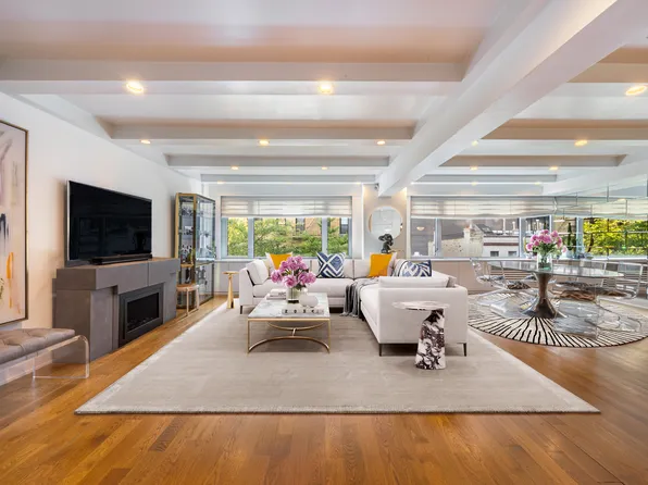 211 East 51st Street image 1 of 1