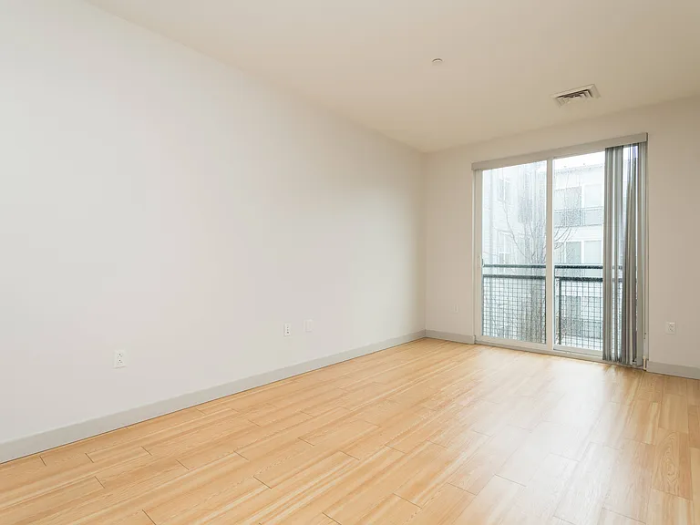 West Square Apartments — Photo 182