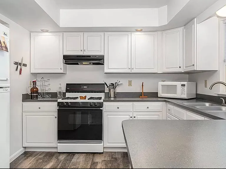 111 Lisa Ln — Photo 4
