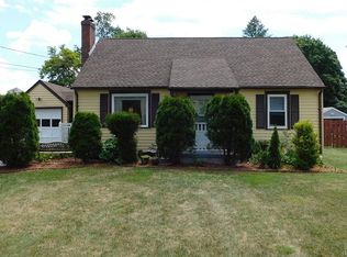 6 Fuller Ln, Hyde Park, NY 12538