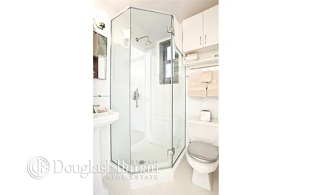 Rented by Douglas Elliman | media 16