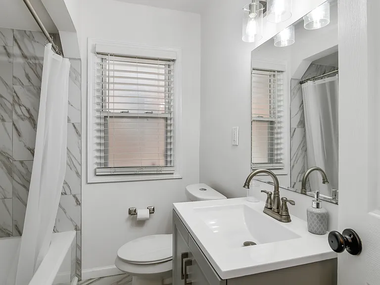 15810 Robson St — Photo 3