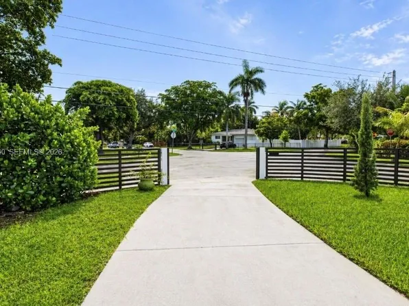 795 NE 146th St, North Miami, FL 33161