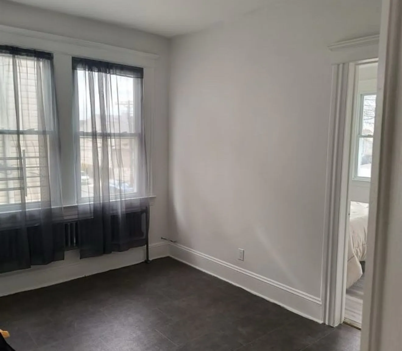 3 bed, 900 sqft, $2,300 — Photo 3