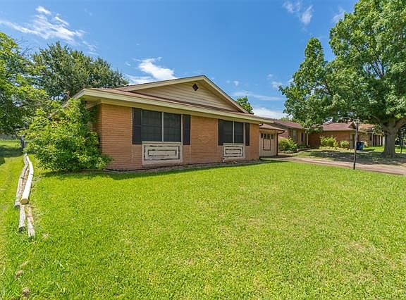 3rd image of 5217 Hilltop Dr