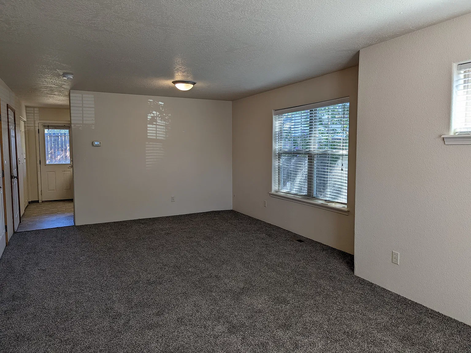 3 bed, 1.5 bath, 1200 sqft, $1,350 — Photo 3