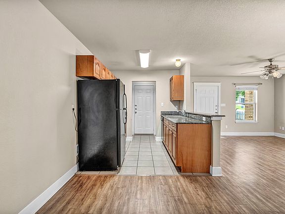 2nd image of 710 Claremont Pkwy #B