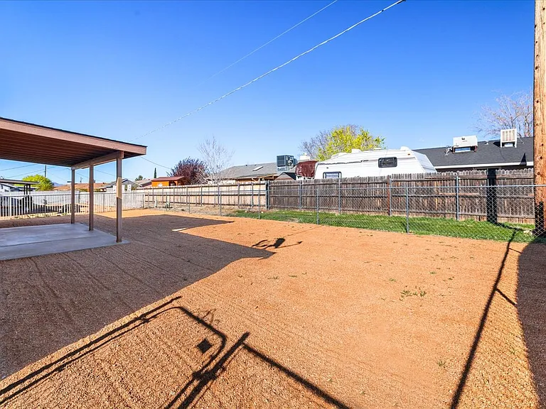 4517 N Sauter Dr E — Photo 18