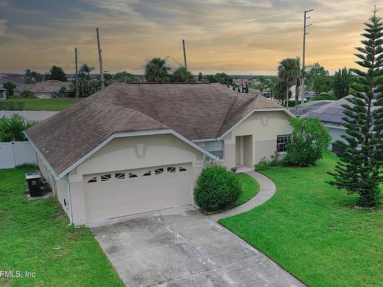 5628 Loma Vista Dr W — Photo 1