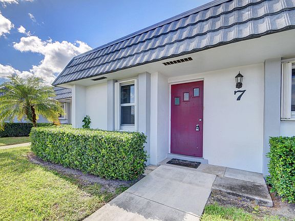 3rd image of 2886 Fernley Drive E #7