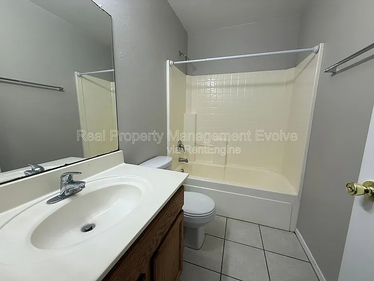 12438 W Hearn Rd — Photo 17