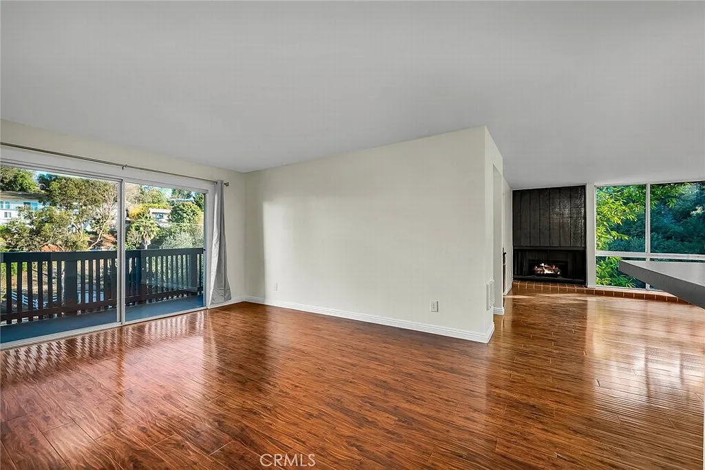 2 bed, 1131 sqft, $3,400 — Photo 2