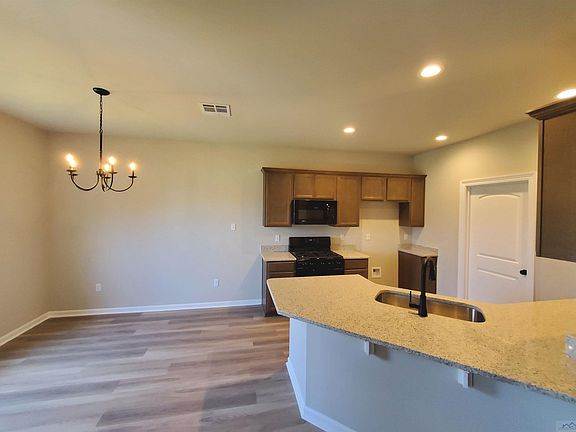 4th image of 112 Villa Dr