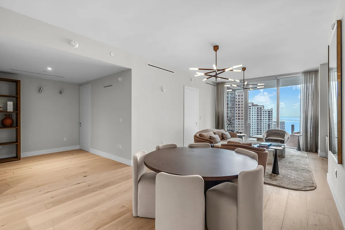 Building Photo - 300 Biscayne Boulevard Way #2606