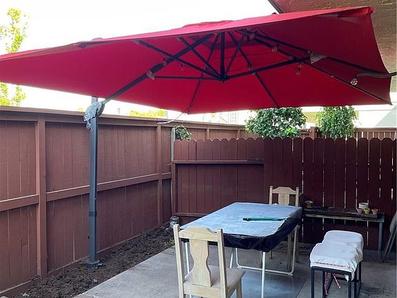 3rd image of 1122 Cleghorn Dr Unit A