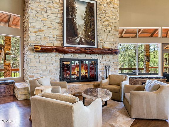 4th image of 2163 Creekside Ct