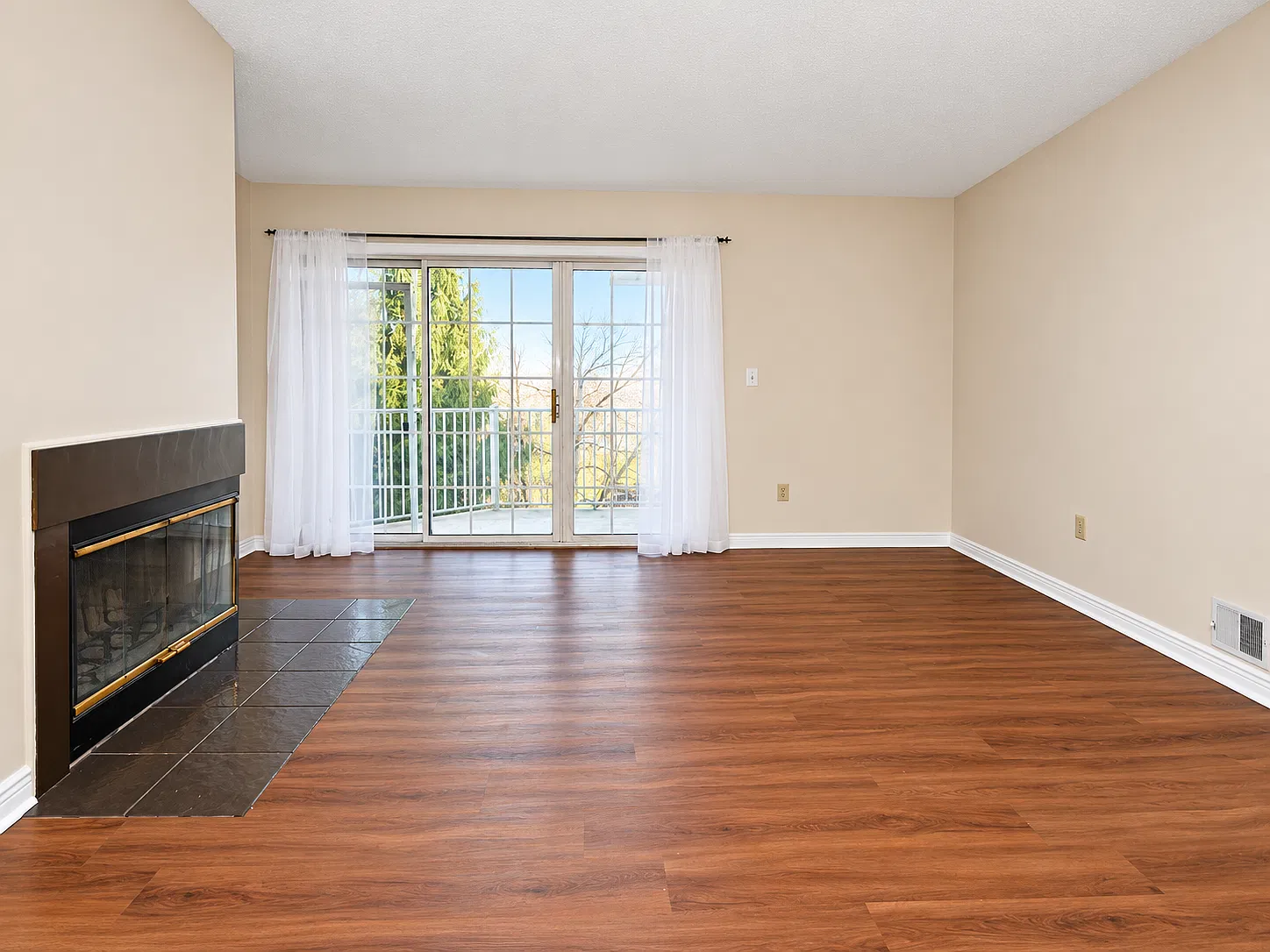 2 bed, 1052 sqft, $2,265 — Photo 3