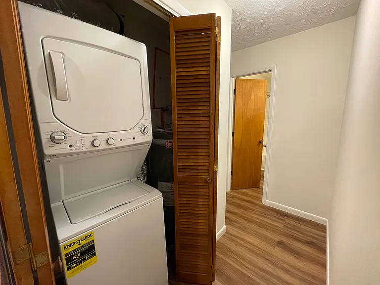 400 Cranbrook Ave SE #1 — Photo 8