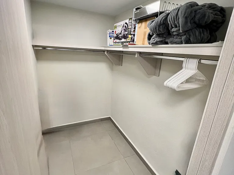 Walk In Closet, Master Suite