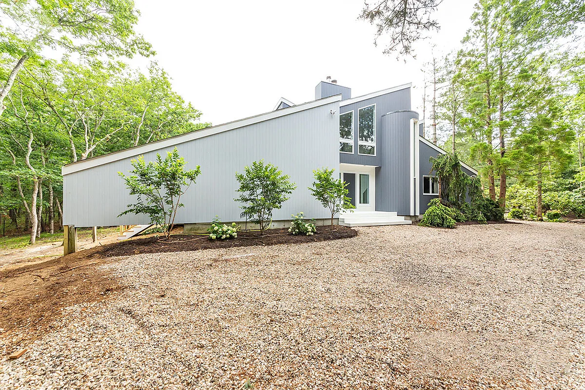 Private Modern Sanctuary in East Hampton Available Summer 2026 — Photo 2