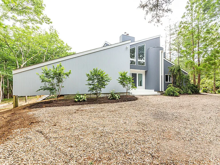 17 Dongan Way — Photo 2