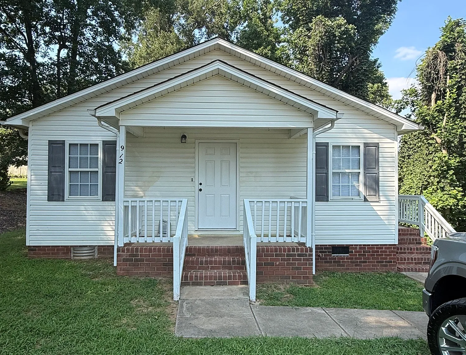 3 bed, 1120 sqft, $1,550 — Photo 1