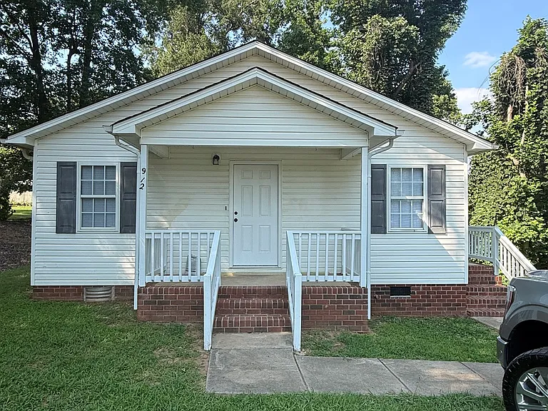 912 Lisk St — Photo 1