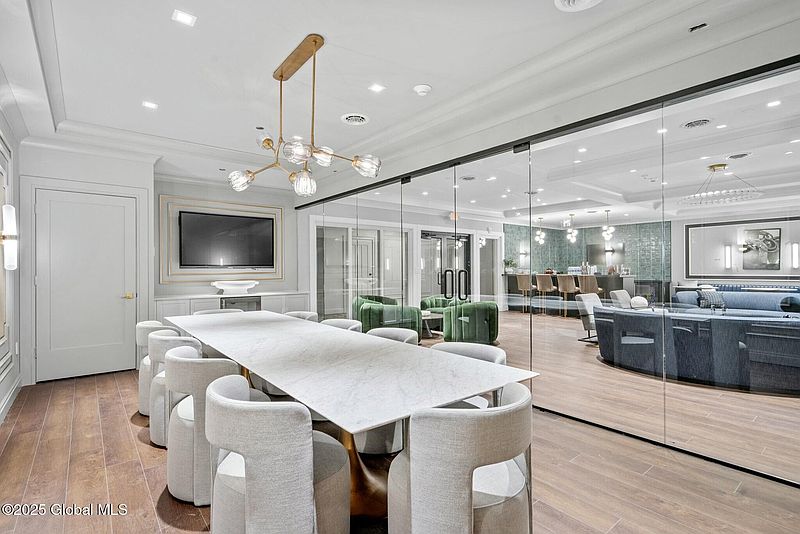 5th image of 19 Washington Street #462 C