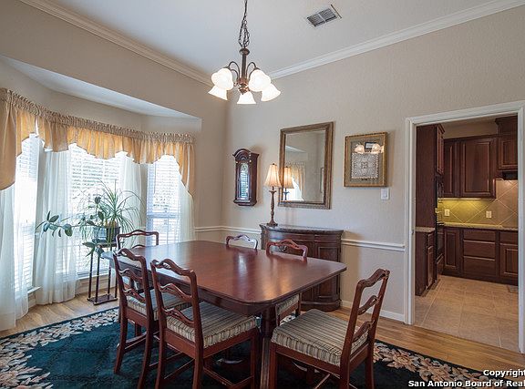 4th image of 1131 River Oaks Blvd