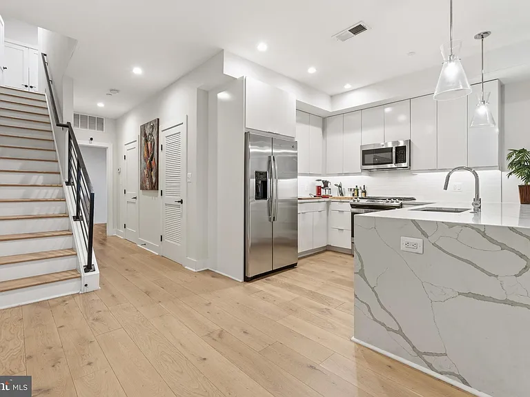 1722 W Virginia Ave NE #2 — Photo 14