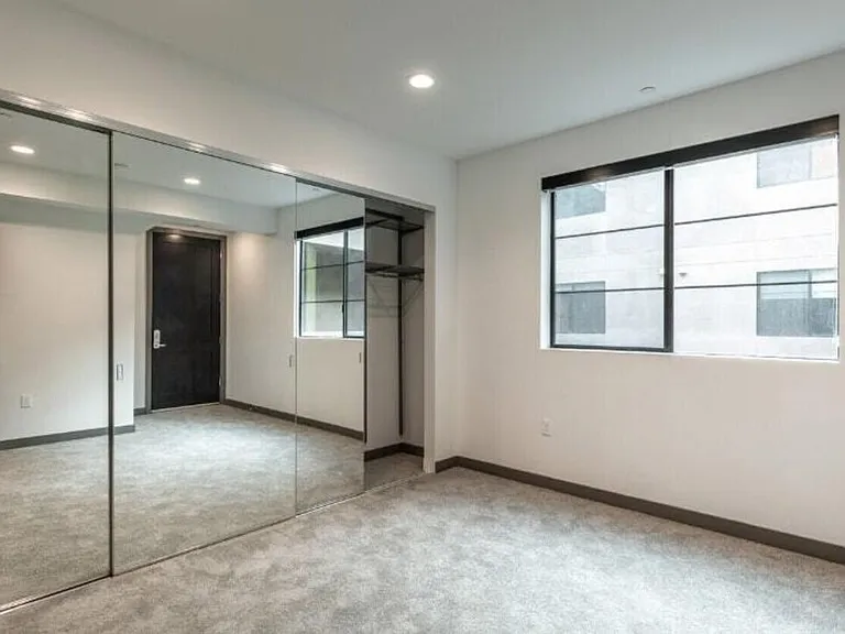 552 N Hobart Blvd #313 — Photo 3