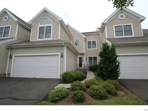 9 Regency Cir, Trumbull, CT 06611