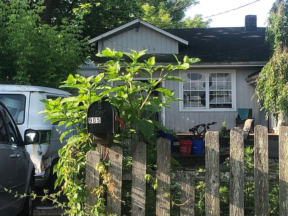 2nd image of 905 13th Ave