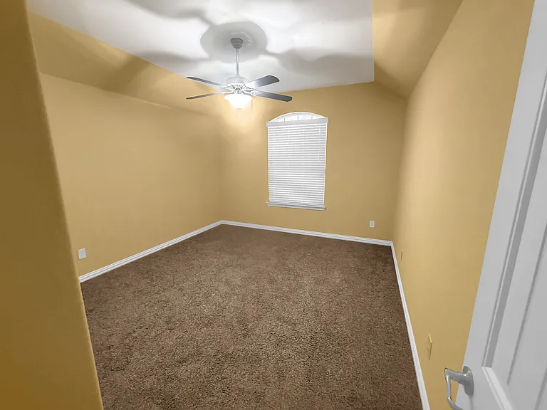 909 Blanco Ln — Photo 10