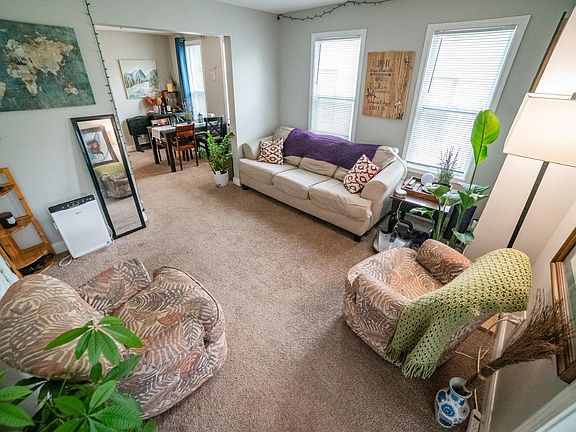 3rd image of 818 Queen Ave N #2